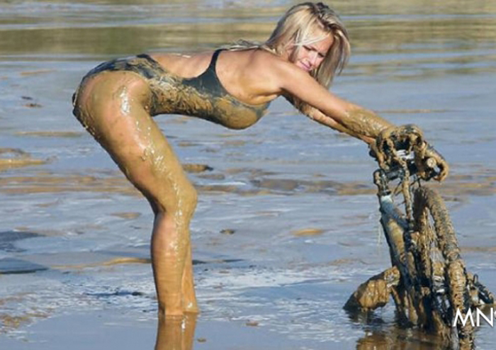 Bike gyrl 2011 niceee pic MTB.jpg