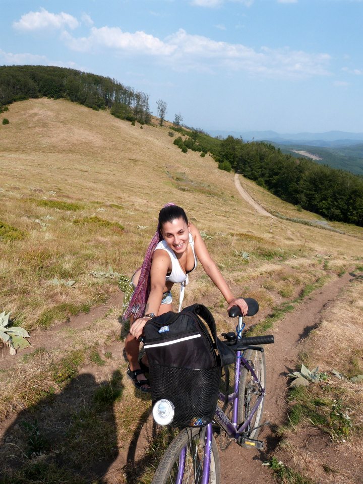 Gabrovo-Bike-Girl-Mazalat-1.jpg