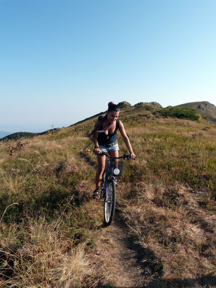 Gabrovo-Bike-Girl-Mazalat-6.jpg