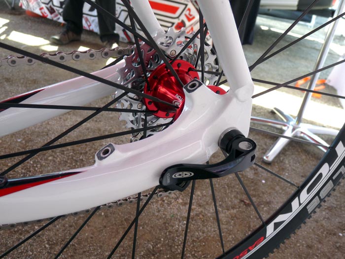 soc2011-redline-conquest-pro-carbon-disk-brake-cyclocross-bike07.jpg