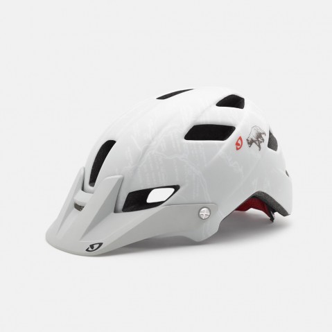 Giro_H_Feature_MatteWhiteCABear_34_1.jpg