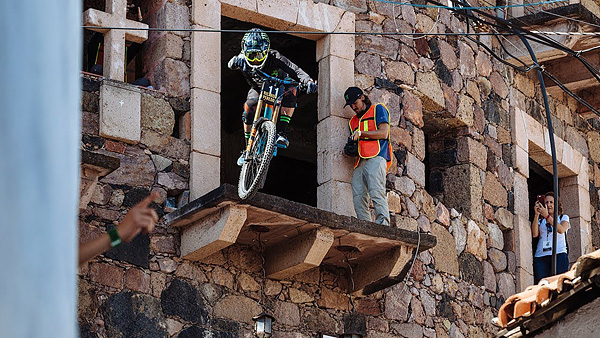 video-2019_monster-energy-downhill-taxco_pic.jpg